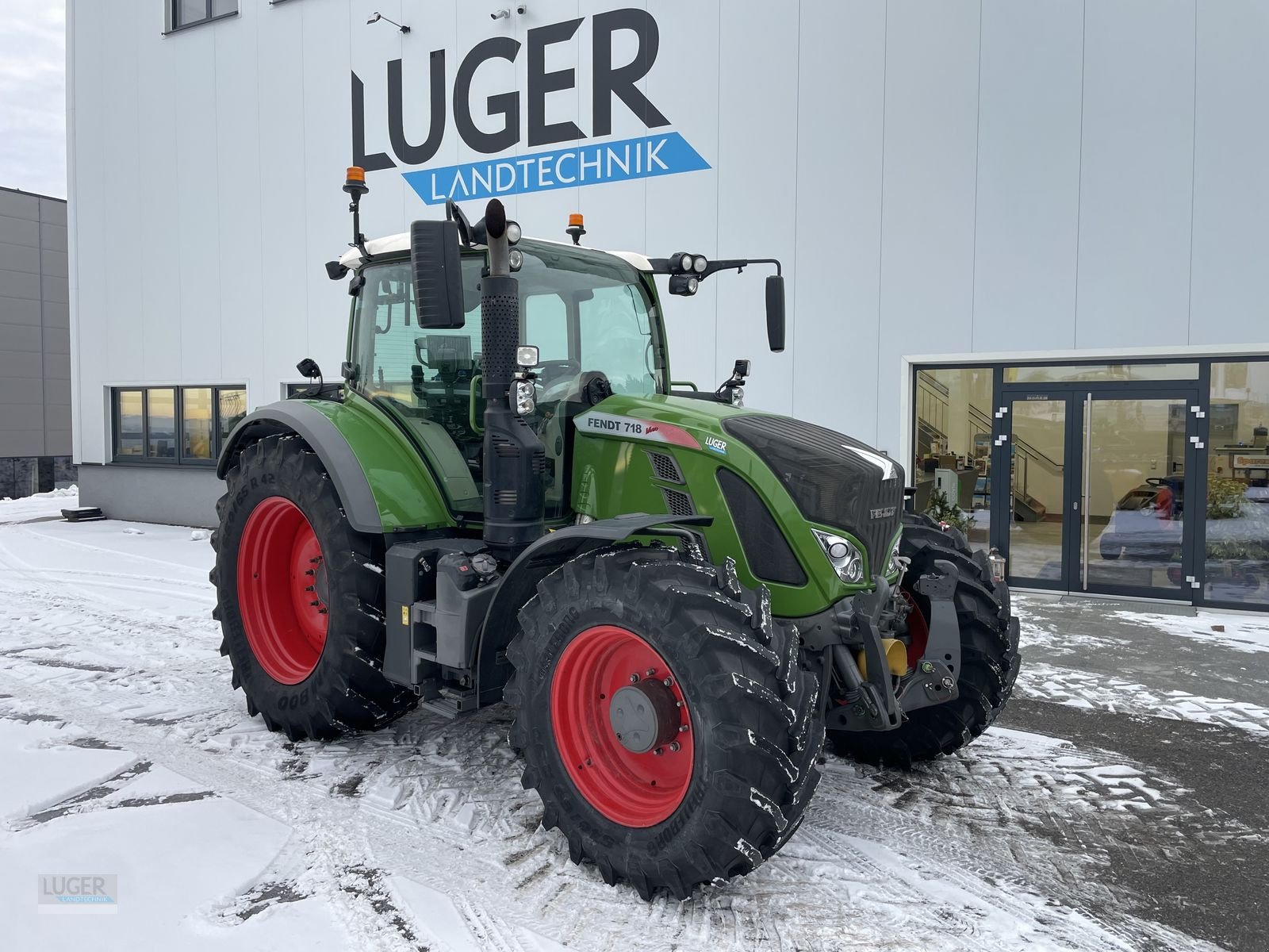 Traktor des Typs Fendt 718 Vario, Gebrauchtmaschine in Niederkappel (Bild 1)