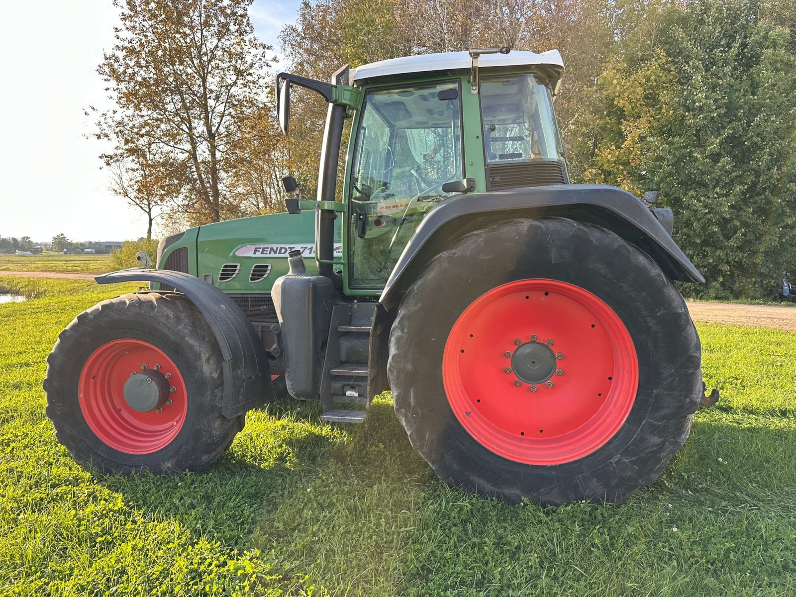 Traktor des Typs Fendt 718 Vario, Gebrauchtmaschine in Süderhastedt (Bild 3)