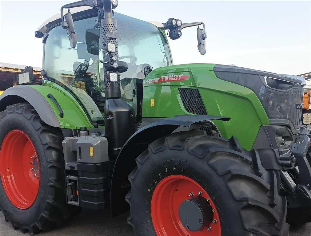 Traktor a típus Fendt 720 Power+ GEN7 FABRIKSNY PÅ VEJ HJEM!, Gebrauchtmaschine ekkor: Nørager (Kép 2)