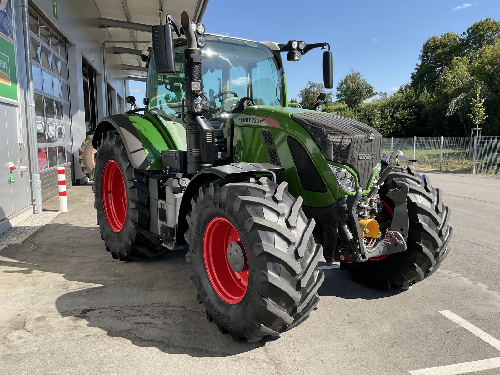 Traktor of the type Fendt 720 S4 Profi Plus RTK LED (724), Gebrauchtmaschine in Mühlhausen-Ehingen (Picture 2)