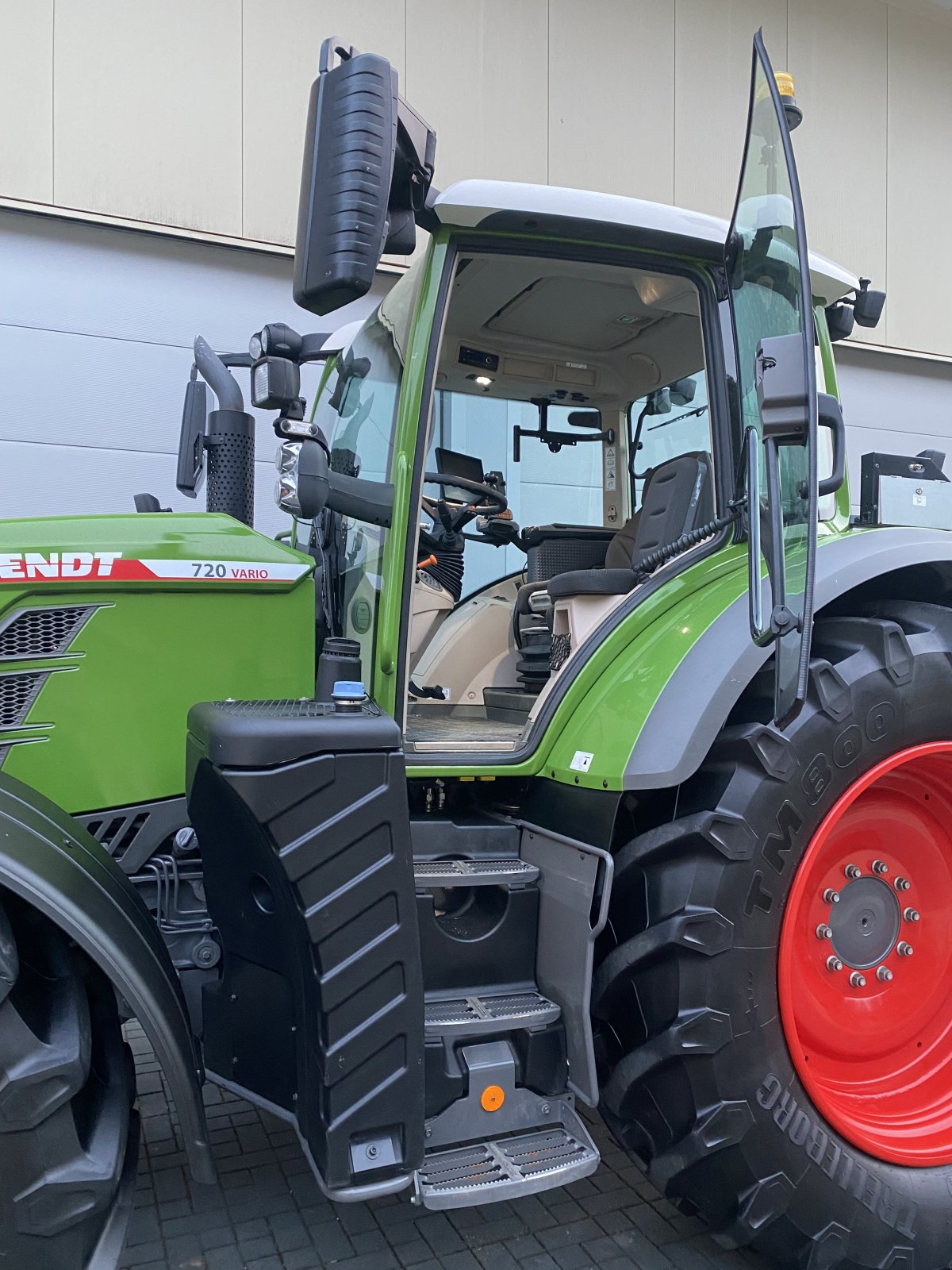 Traktor van het type Fendt 720 Vario Profi+ Setting2 Profiplus, Gebrauchtmaschine in Weigendorf (Foto 16)