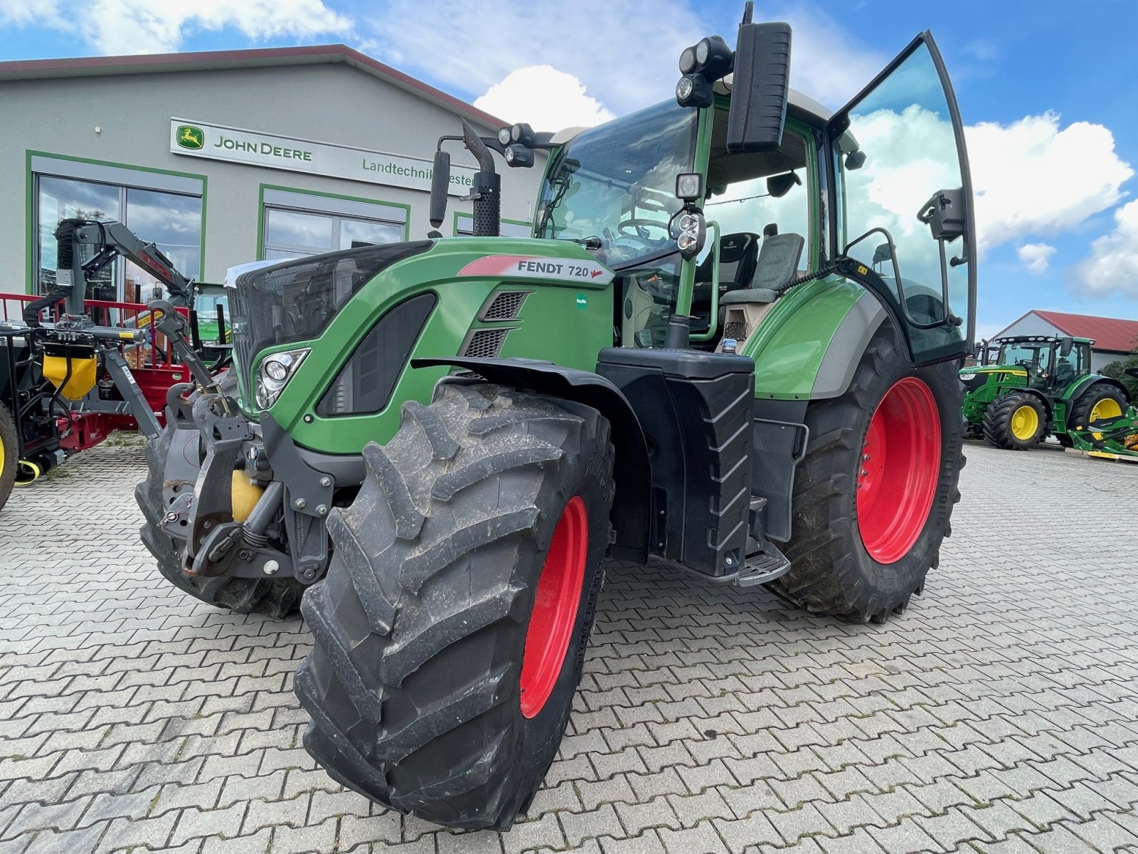 Traktor des Typs Fendt 720 Vario Profi, Gebrauchtmaschine in Burglengenfeld (Bild 1)