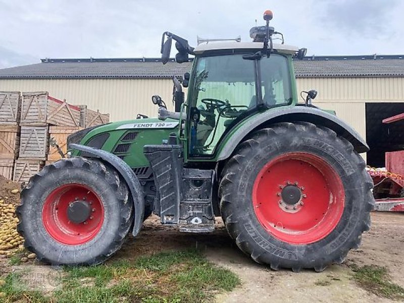 Traktor типа Fendt 720 Vario Profi, Gebrauchtmaschine в Crombach/St.Vith (Фотография 1)