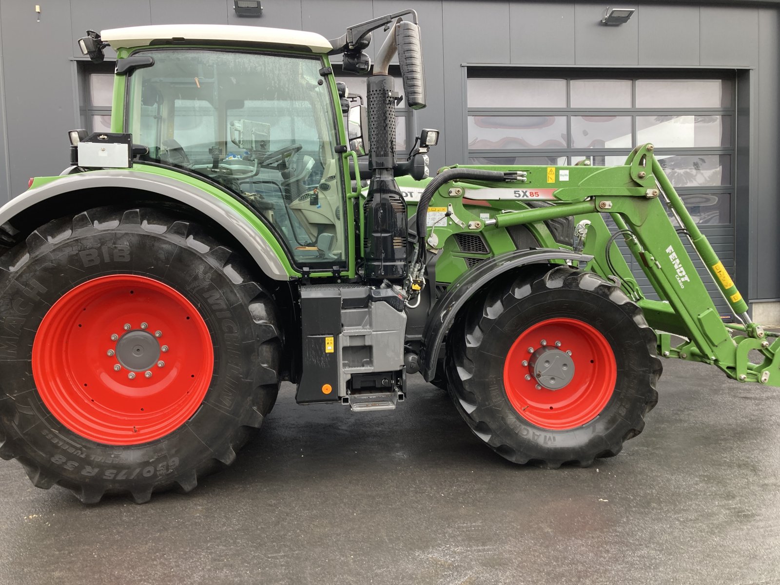 Traktor of the type Fendt 720 Vario S4 Profi Plus, Gebrauchtmaschine in Wülfershausen an der Saale (Picture 4)