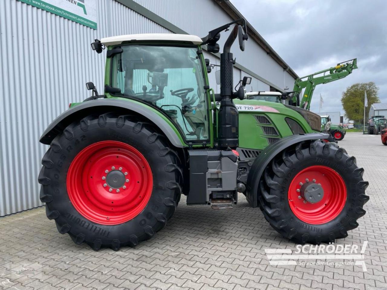 Traktor of the type Fendt 720 VARIO S4 PROFI PLUS, Gebrauchtmaschine in Wildeshausen (Picture 2)