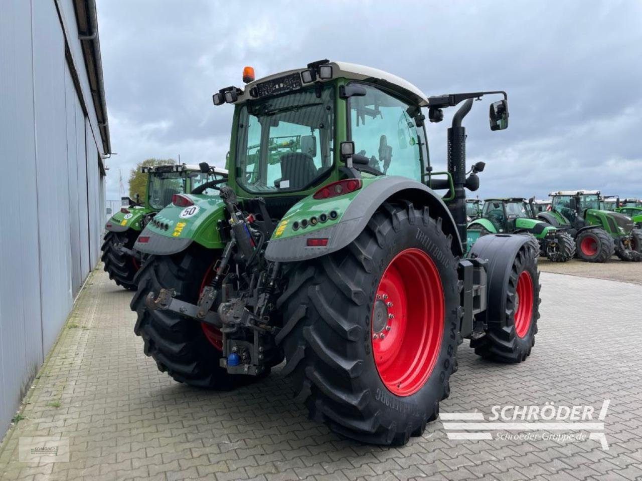 Traktor of the type Fendt 720 VARIO S4 PROFI PLUS, Gebrauchtmaschine in Wildeshausen (Picture 3)