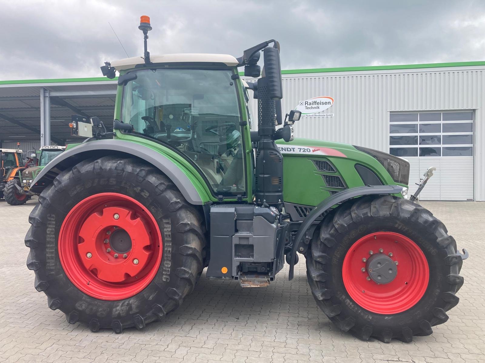 Traktor of the type Fendt 720 Vario S4, Gebrauchtmaschine in Bevern (Picture 2)