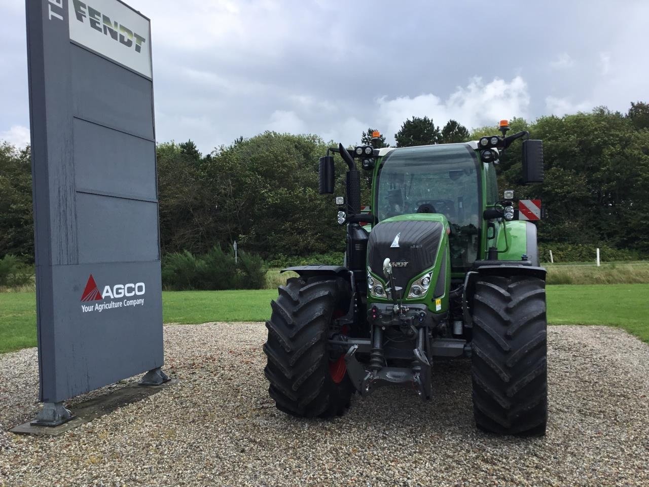 Traktor of the type Fendt 724 GEN 6, Gebrauchtmaschine in Grindsted (Picture 3)