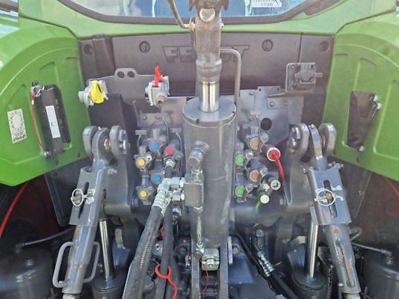 Traktor van het type Fendt 724 Gen6 Profi Plus Setting1, Gebrauchtmaschine in PEYROLE (Foto 8)