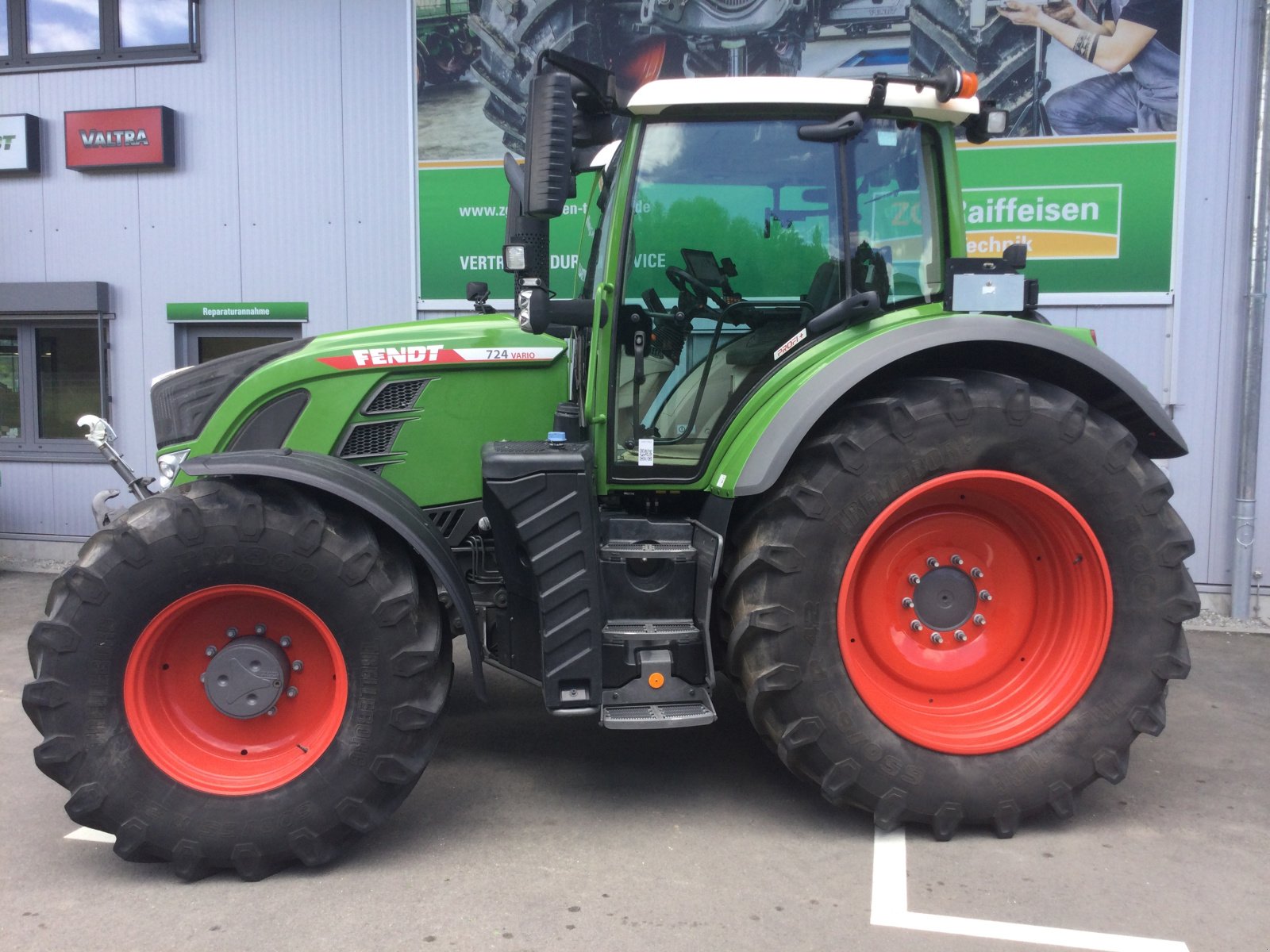 Traktor typu Fendt 724 Gen6 Profi Plus, Gebrauchtmaschine v Mühlhausen-Ehingen (Obrázok 1)