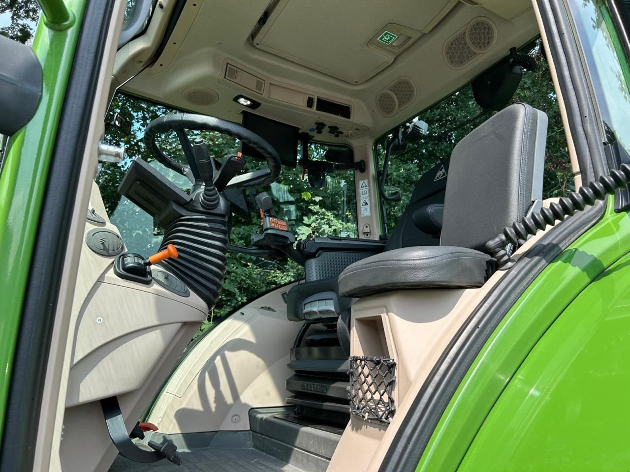 Traktor van het type Fendt 724 Gen6 ProfiPlus setting 2, Gebrauchtmaschine in Achterveld (Foto 10)