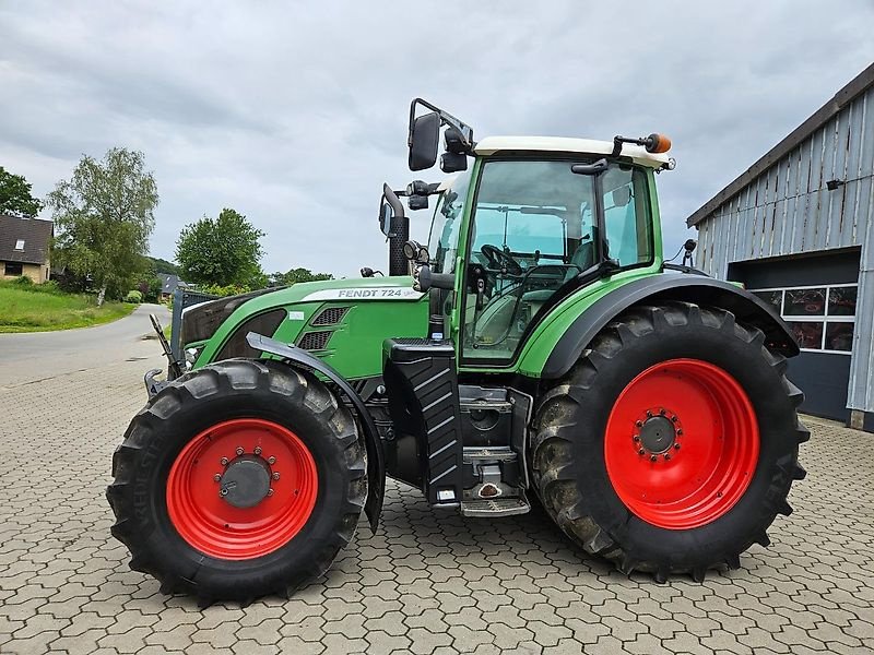 Traktor типа Fendt 724 mit Frontzapfwelle und Aufstellscheibe, Gebrauchtmaschine в Honigsee (Фотография 5)