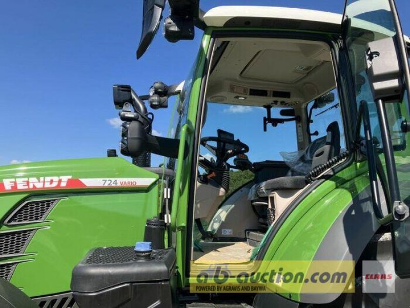 Traktor van het type Fendt 724 ONE, Neumaschine in Schwend (Foto 12)