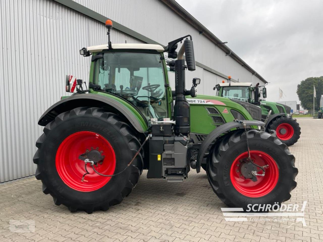 Traktor des Typs Fendt 724 S4 PROFI PLUS, Gebrauchtmaschine in Wildeshausen (Bild 2)