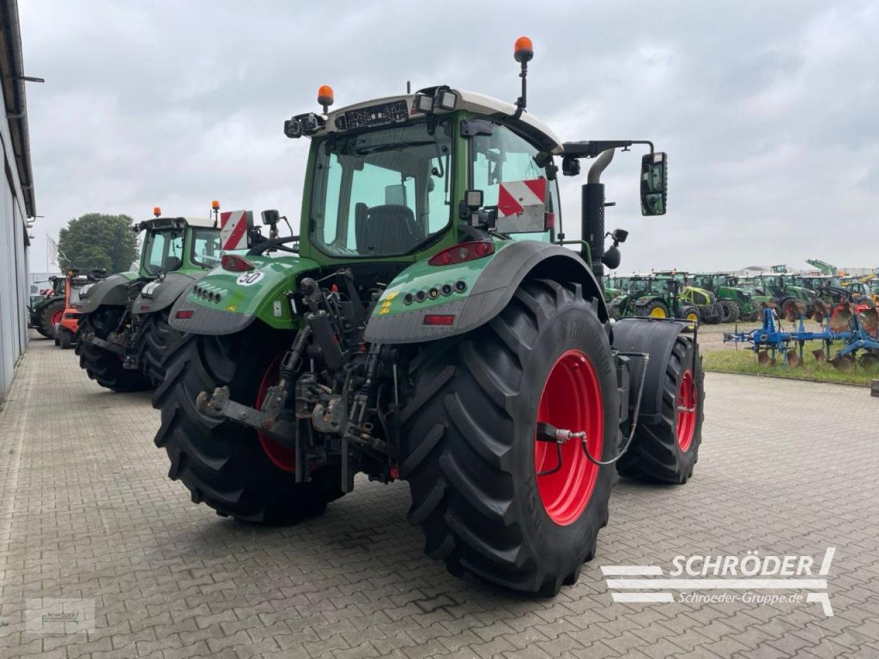 Traktor des Typs Fendt 724 S4 PROFI PLUS, Gebrauchtmaschine in Wildeshausen (Bild 3)