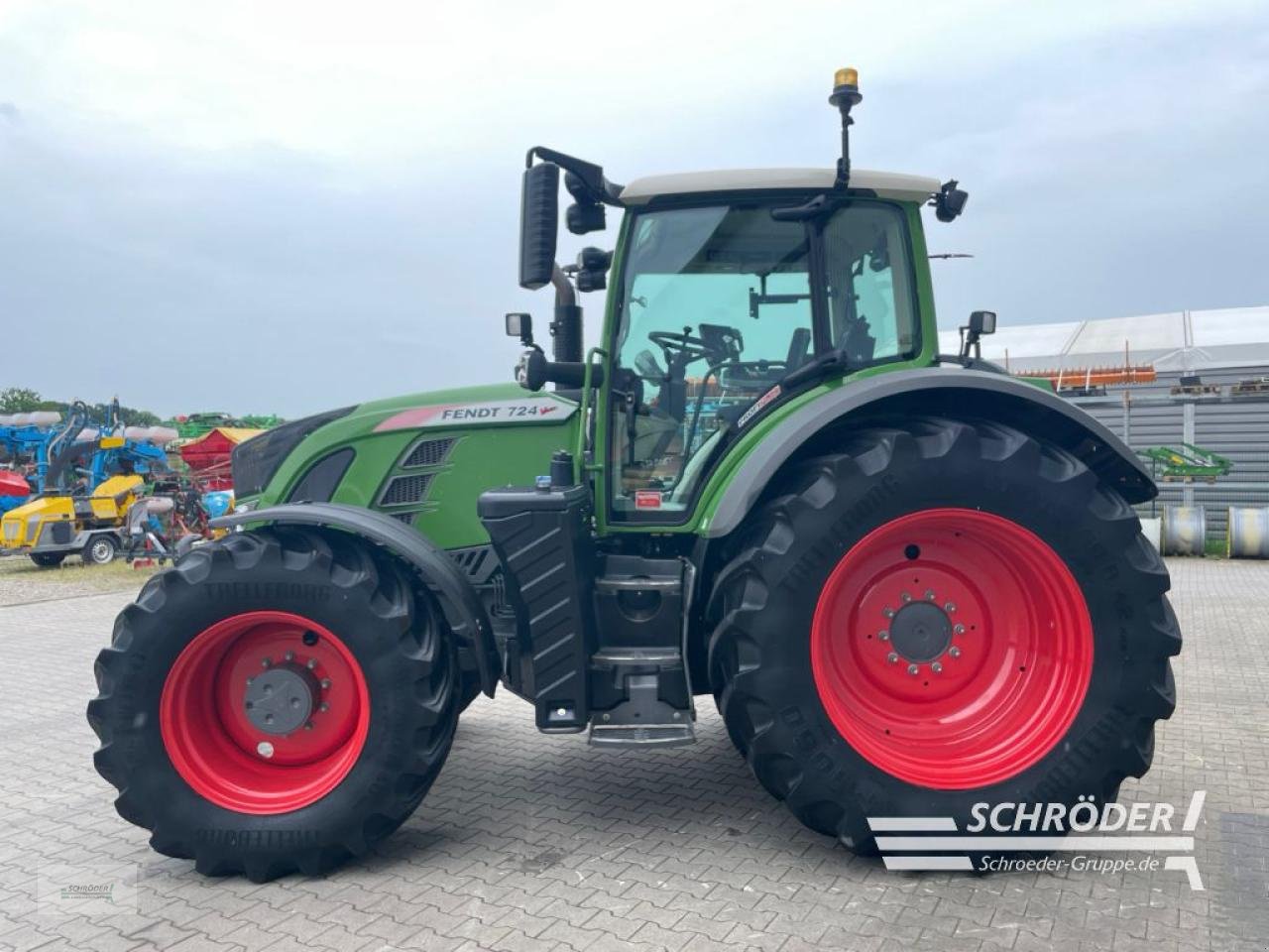 Traktor des Typs Fendt 724 S4 PROFI PLUS, Gebrauchtmaschine in Wildeshausen (Bild 4)