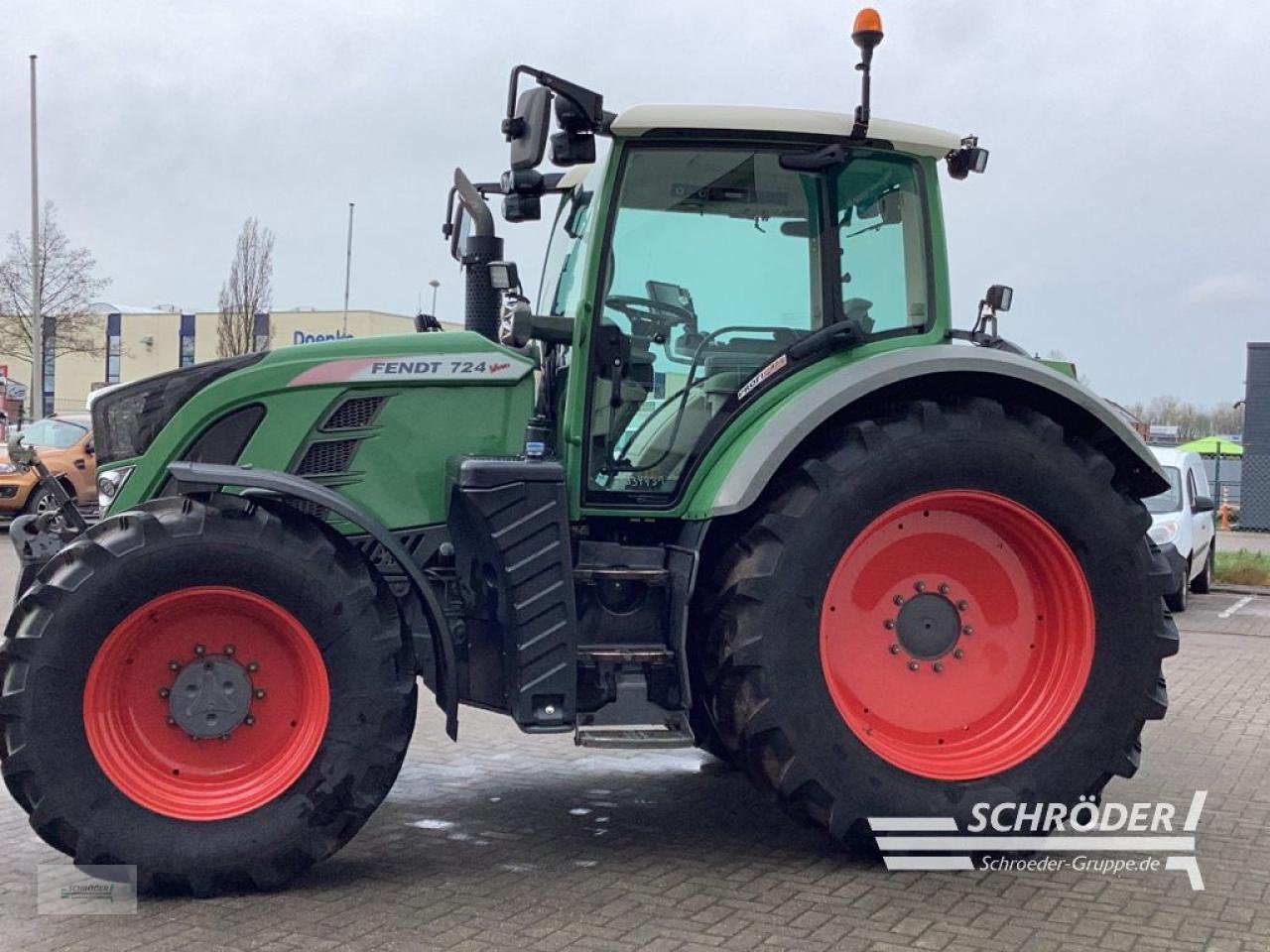 Traktor des Typs Fendt 724 S4 PROFI PLUS, Gebrauchtmaschine in Norden (Bild 4)