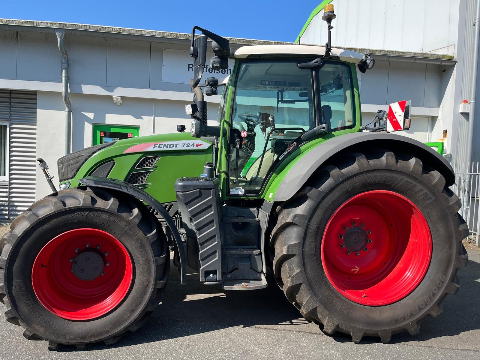 Traktor of the type Fendt 724 S4 ProfiPlus, Gebrauchtmaschine in Eckernförde (Picture 4)