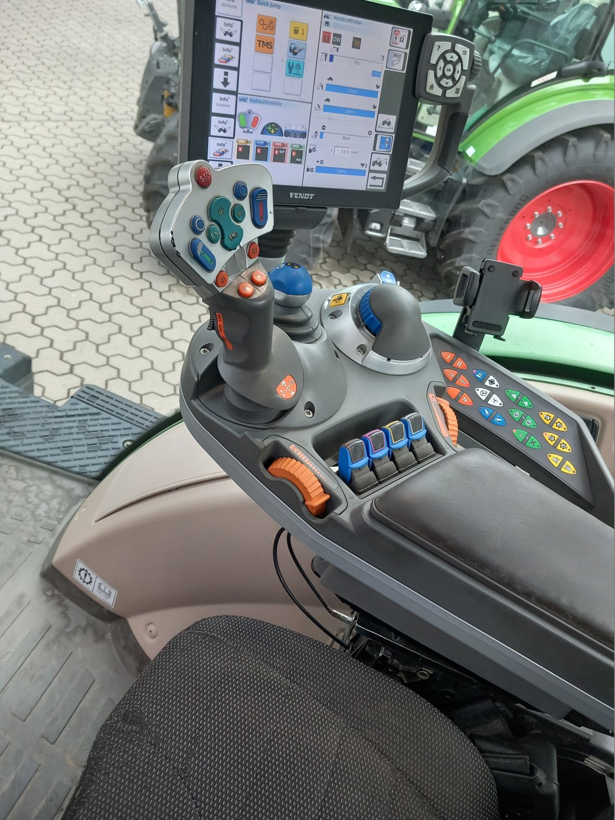 Traktor του τύπου Fendt 724 S4 ProfiPlus, Gebrauchtmaschine σε Preetz (Φωτογραφία 6)