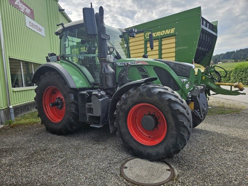 Traktor des Typs Fendt 724 SCR Profi +, Gebrauchtmaschine in Hindelbank (Bild 2)