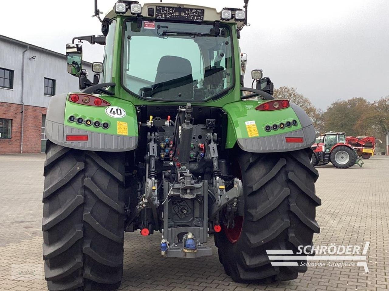 Traktor of the type Fendt 724 VARIO GEN6 POWER PLUS, Neumaschine in Lastrup (Picture 3)