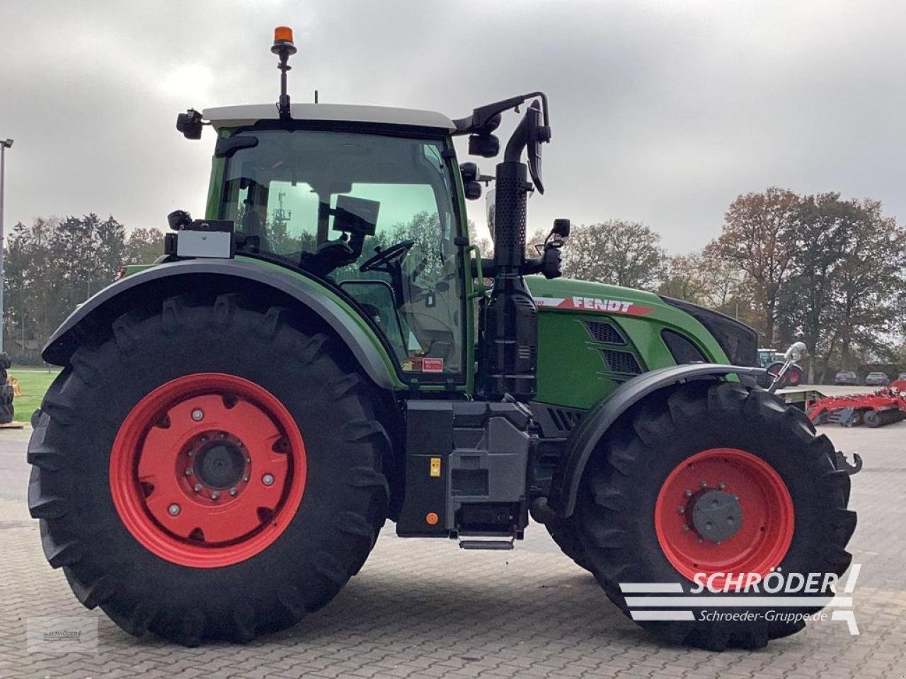 Traktor of the type Fendt 724 VARIO GEN6 POWER PLUS, Neumaschine in Lastrup (Picture 4)