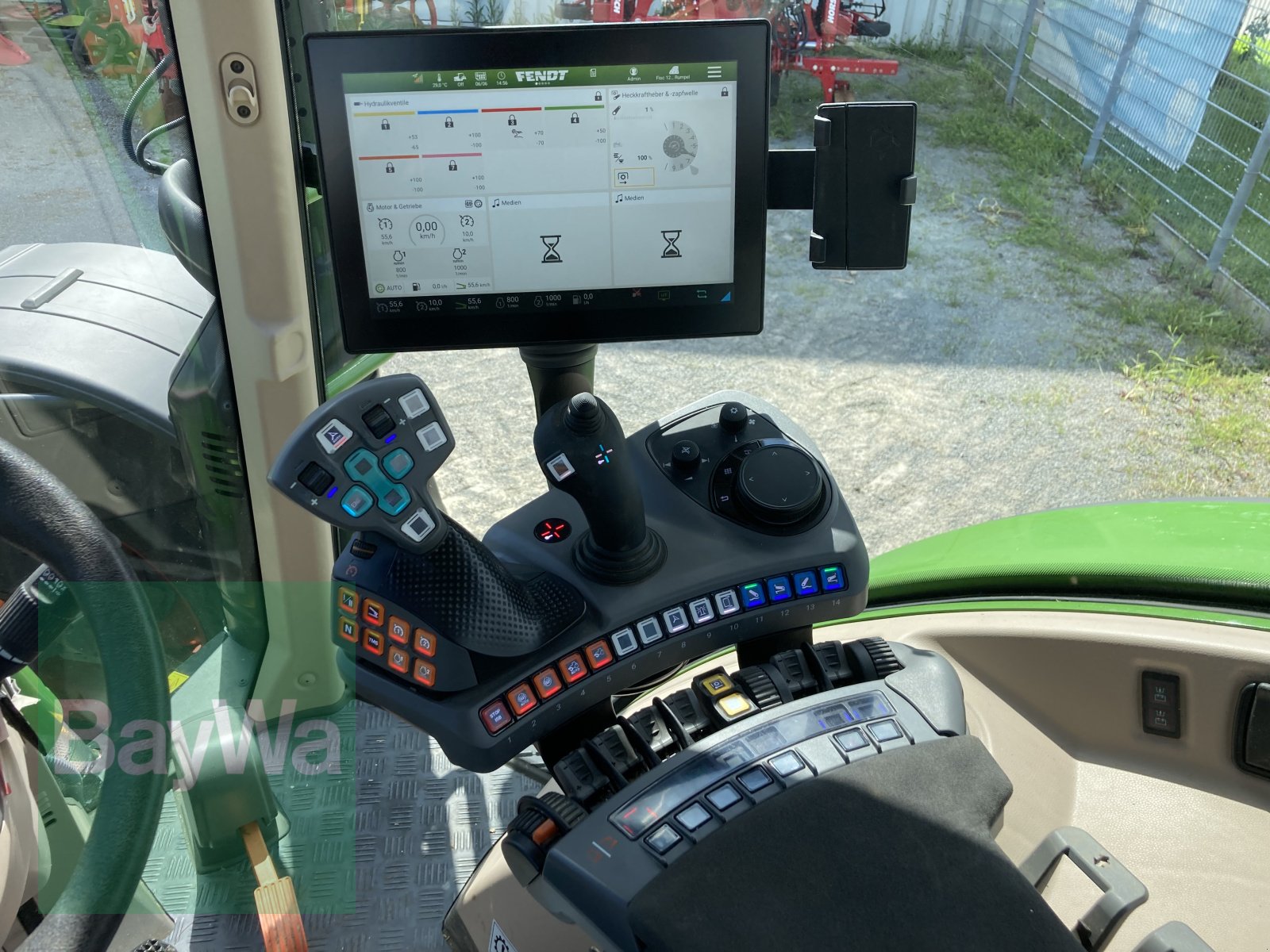 Traktor typu Fendt 724 Vario Gen6 Profi Plus, Gebrauchtmaschine w Giebelstadt (Zdjęcie 11)