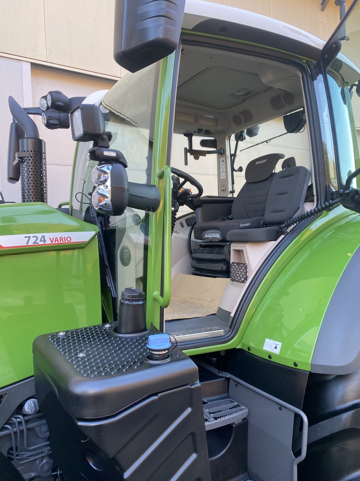 Traktor του τύπου Fendt 724 Vario Gen.6 Profi+ Setting2 Profiplus aus 2024, neuwertig, RTK, Infotainment, Evolution, 193 Ltr., Gebrauchtmaschine σε Weigendorf (Φωτογραφία 15)