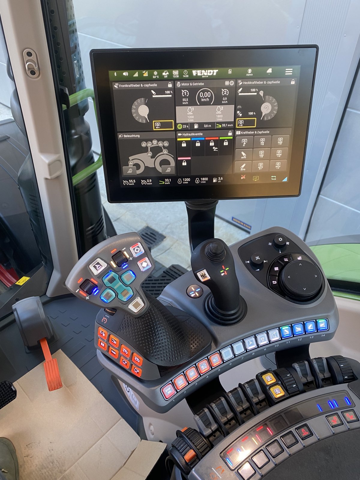 Traktor του τύπου Fendt 724 Vario Gen.6 Profi+ Setting2 Profiplus aus 2024, neuwertig, RTK, Infotainment, Evolution, 193 Ltr., Gebrauchtmaschine σε Weigendorf (Φωτογραφία 20)