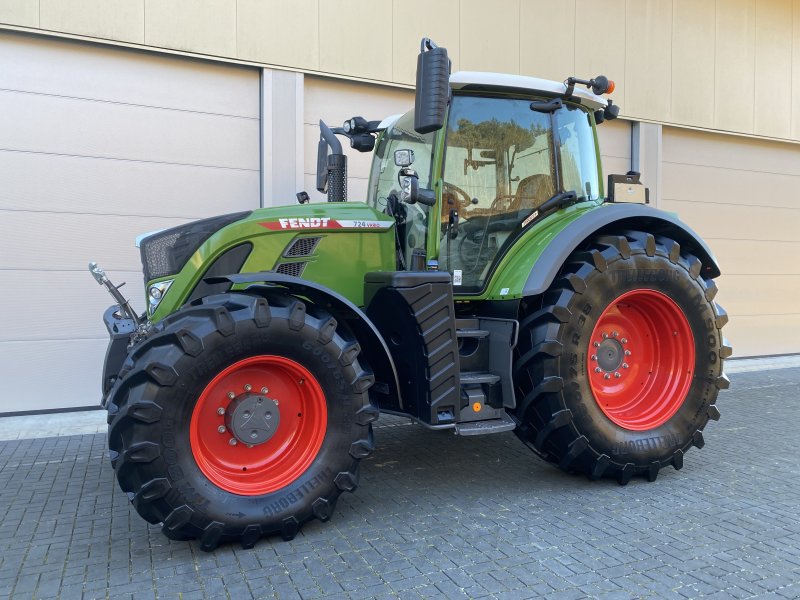 Traktor of the type Fendt 724 Vario Gen.6 Profi+ Setting2 Profiplus Vollausstattung, EZ 2024, RTK, Gebrauchtmaschine in Weigendorf (Picture 1)