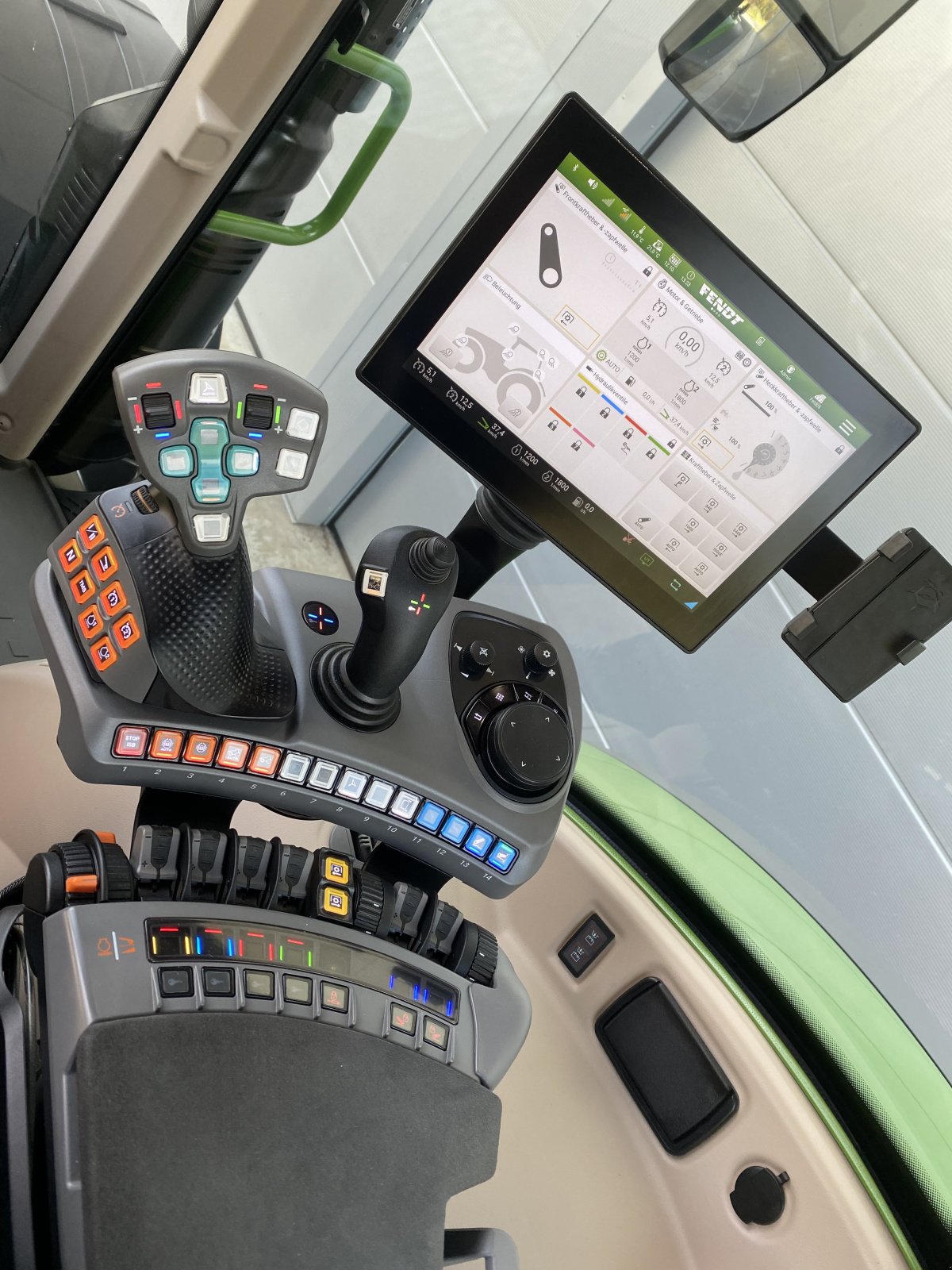 Traktor des Typs Fendt 724 Vario Gen.6 Profiplus Profi+ Setting2 RTK Infotainment 193 Ltr. Evolution Sitz, Gebrauchtmaschine in Weigendorf (Bild 5)