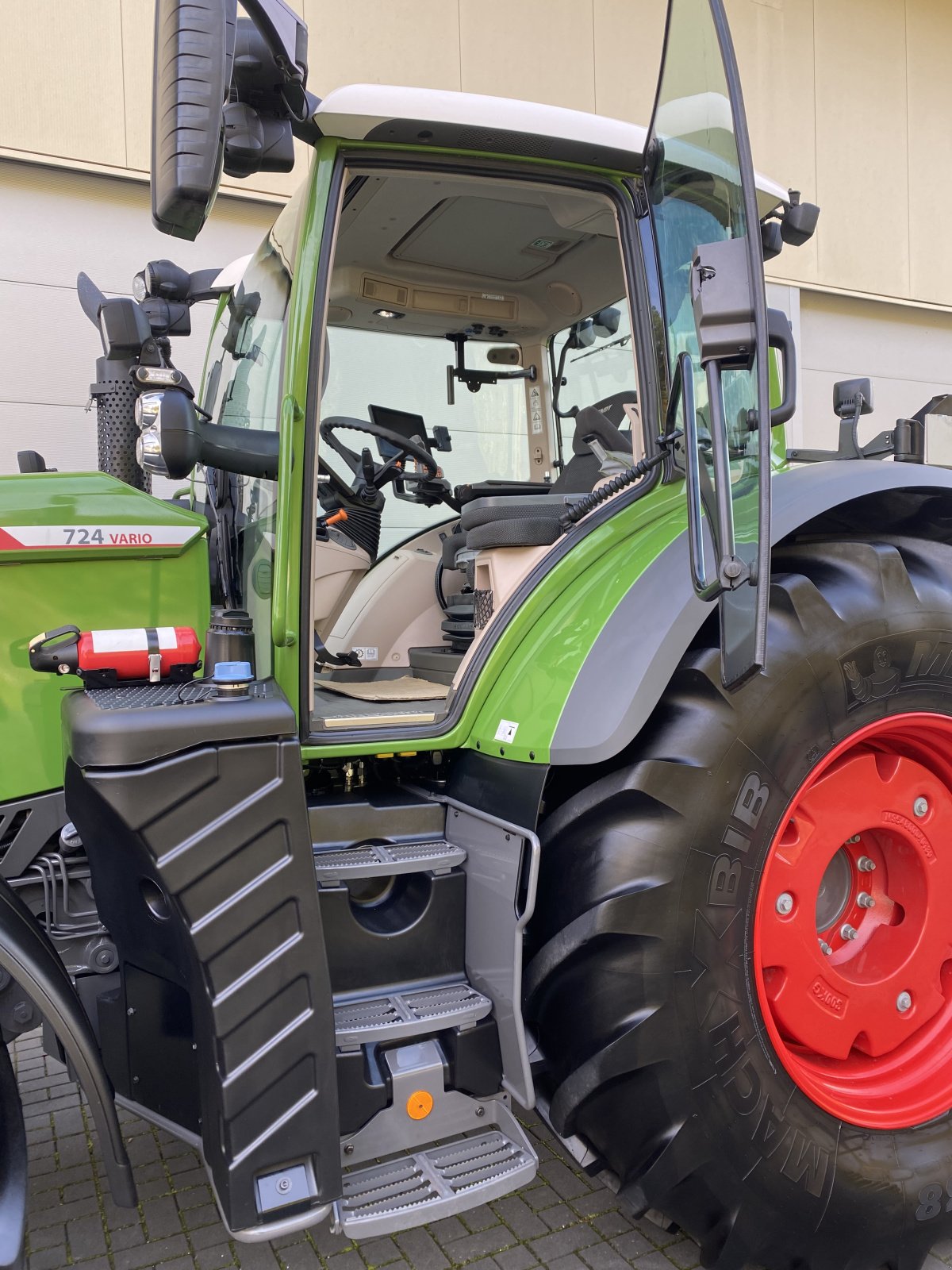 Traktor des Typs Fendt 724 Vario Gen.6 Profiplus Profi+ Setting2 RTK Infotainment 193 Ltr. Evolution Sitz, Gebrauchtmaschine in Weigendorf (Bild 9)