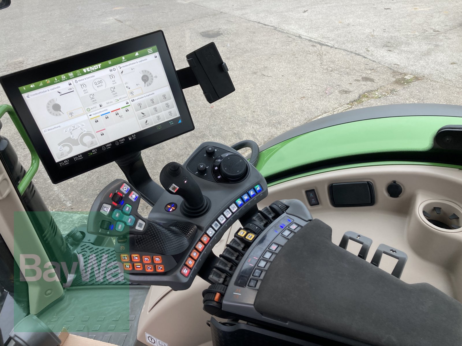 Traktor типа Fendt 724 Vario Gen6 ProfiPlus Setting 2 + PTG Reifendruckregelanlage, Gebrauchtmaschine в Dinkelsbühl (Фотография 14)