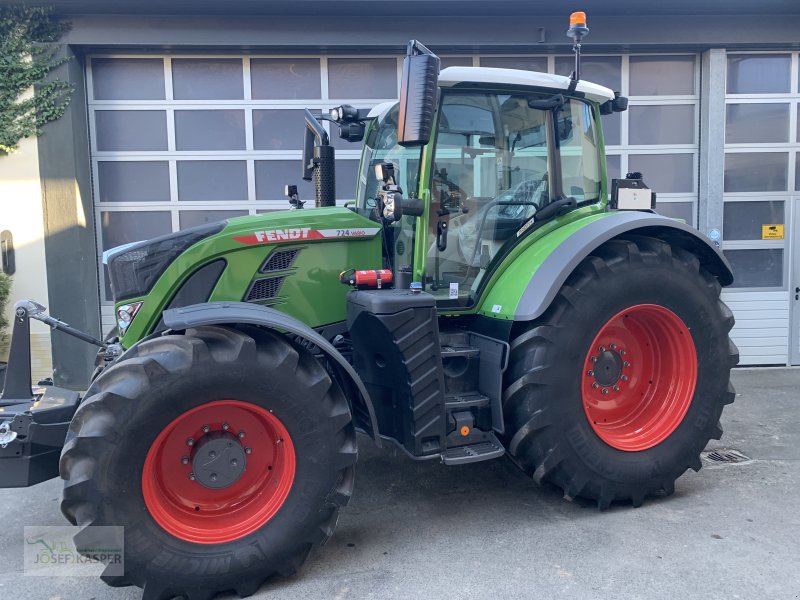 Traktor типа Fendt 724 Vario Gen6 ProfiPlus, Gebrauchtmaschine в Alitzheim (Фотография 1)