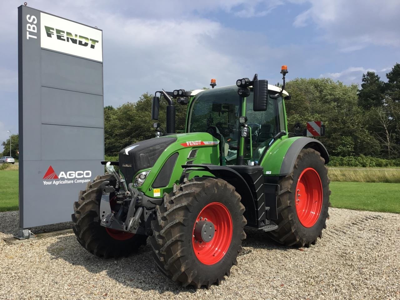 Traktor of the type Fendt 724 VARIO GEN6, Gebrauchtmaschine in Grindsted (Picture 2)