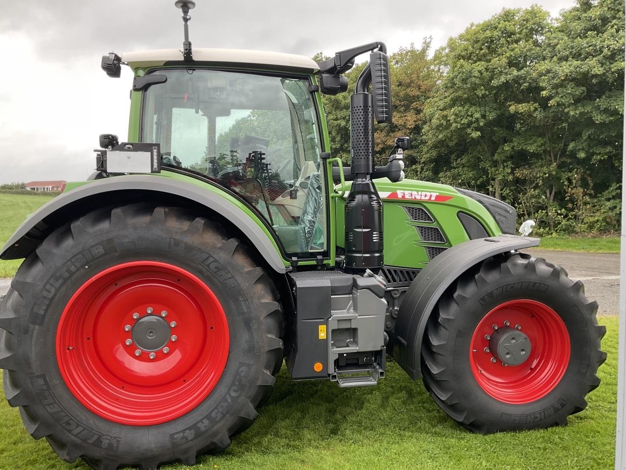 Traktor van het type Fendt 724 VARIO GEN6, Gebrauchtmaschine in Suldrup (Foto 2)