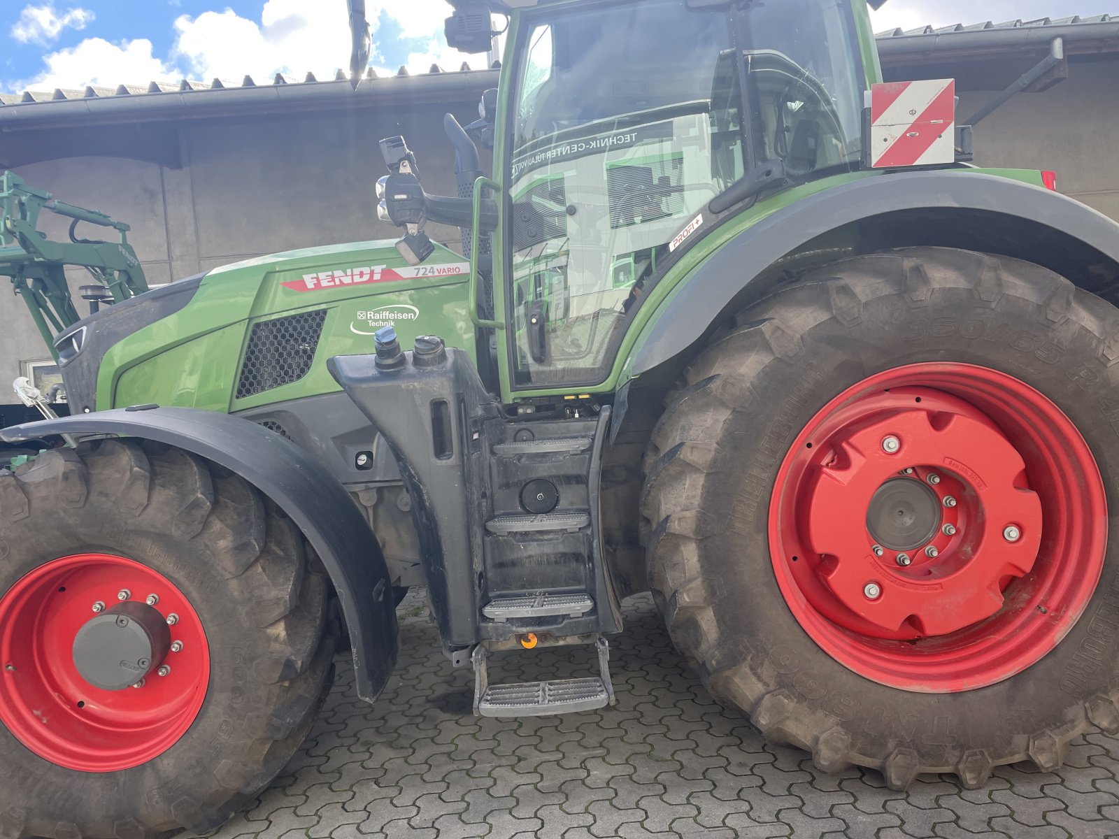 Traktor of the type Fendt 724 Vario Gen7 Profi+ Setting2, Gebrauchtmaschine in Voitze (Picture 1)