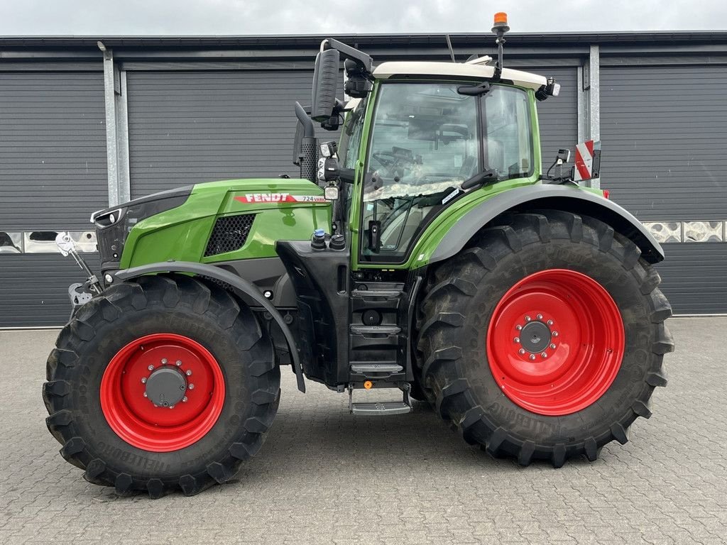 Traktor des Typs Fendt 724 Vario Gen7, Gebrauchtmaschine in Hapert (Bild 2)