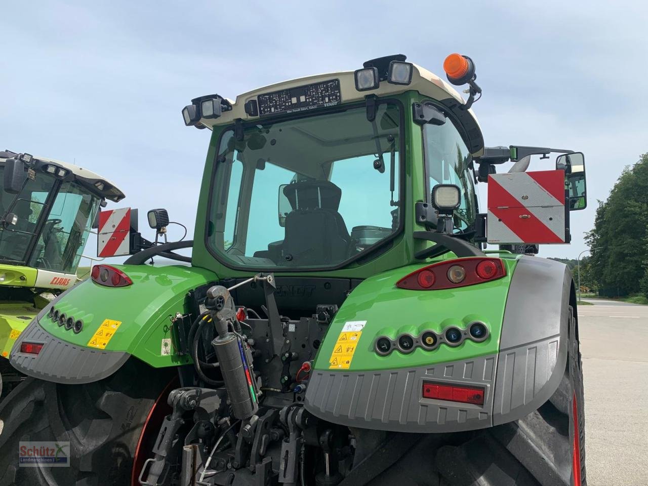 Traktor of the type Fendt 724 Vario Power Plus GPS, Gebrauchtmaschine in Schierling (Picture 7)