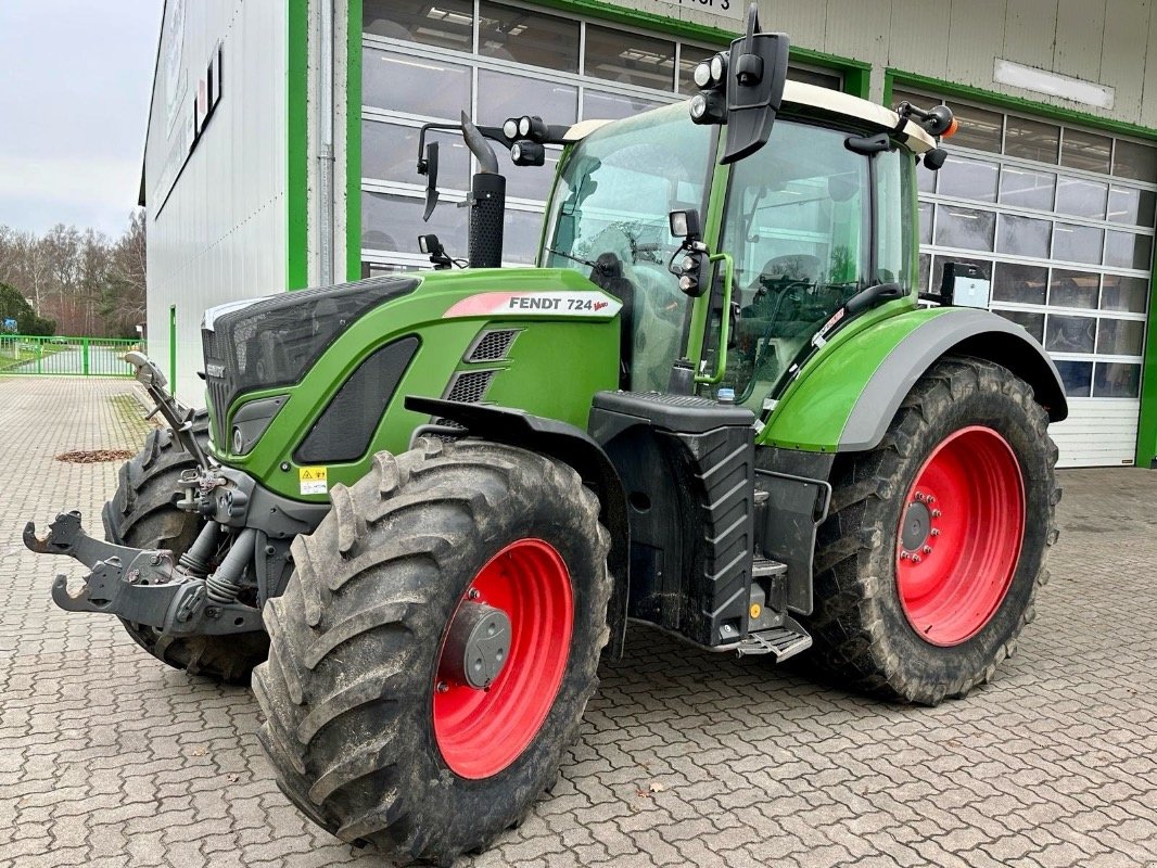 Traktor des Typs Fendt 724 Vario Power, Gebrauchtmaschine in Liebenwalde (Bild 2)