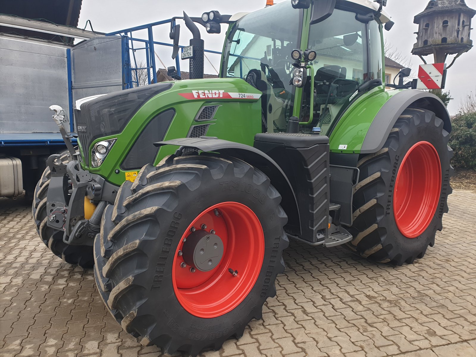 Traktor des Typs Fendt 724 Vario PowerPlus, Gebrauchtmaschine in Niederviehbach (Bild 2)