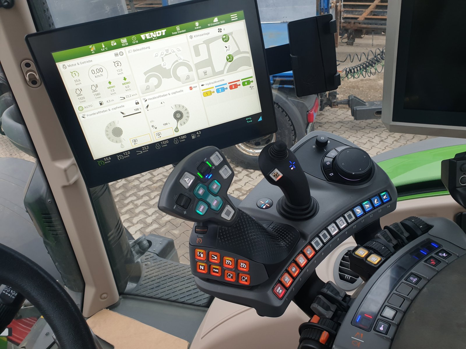 Traktor a típus Fendt 724 Vario PowerPlus, Gebrauchtmaschine ekkor: Niederviehbach (Kép 10)