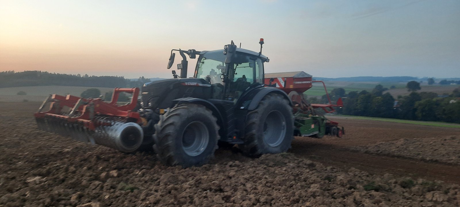 Traktor del tipo Fendt 724 Vario PowerPlus, Gebrauchtmaschine In Hohenpolding (Immagine 3)