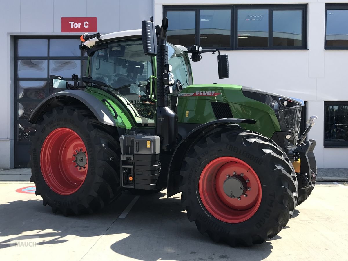 Traktor of the type Fendt 724 Vario Profi+ (Gen 7), Neumaschine in Burgkirchen (Picture 1)