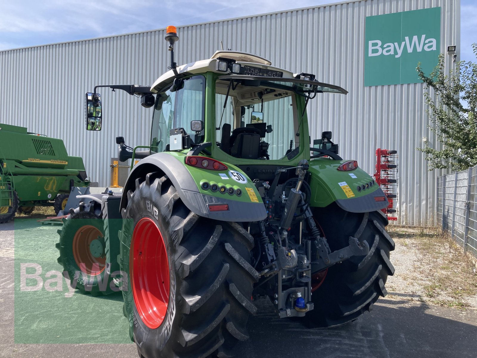 Traktor of the type Fendt 724 Vario Profi Plus Gen6, Gebrauchtmaschine in Giebelstadt (Picture 2)