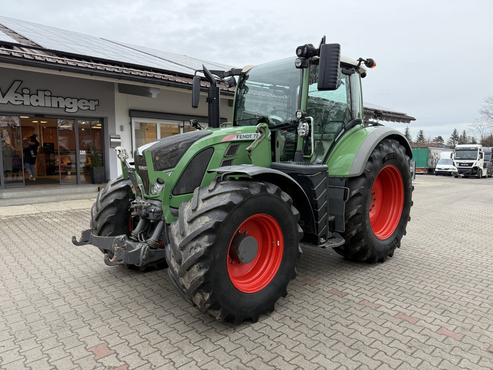 Traktor des Typs Fendt 724 Vario Profi Plus Unfall, Gebrauchtmaschine in Neureichenau (Bild 1)