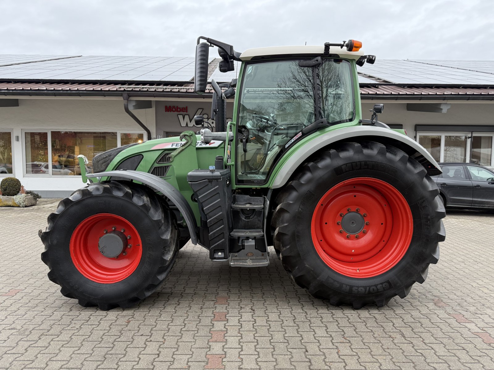 Traktor des Typs Fendt 724 Vario Profi Plus Unfall, Gebrauchtmaschine in Neureichenau (Bild 2)