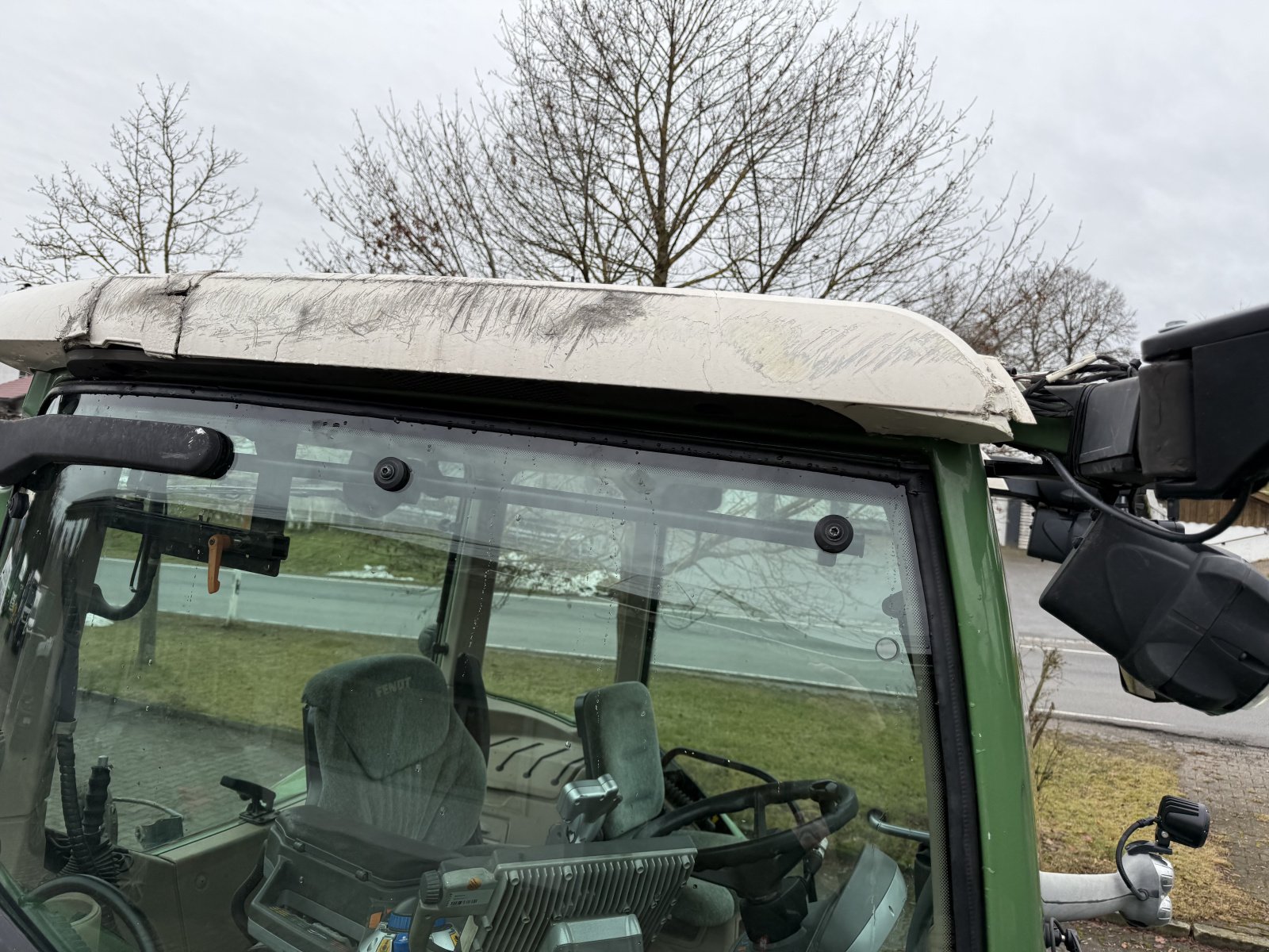 Traktor des Typs Fendt 724 Vario Profi Plus Unfall, Gebrauchtmaschine in Neureichenau (Bild 10)