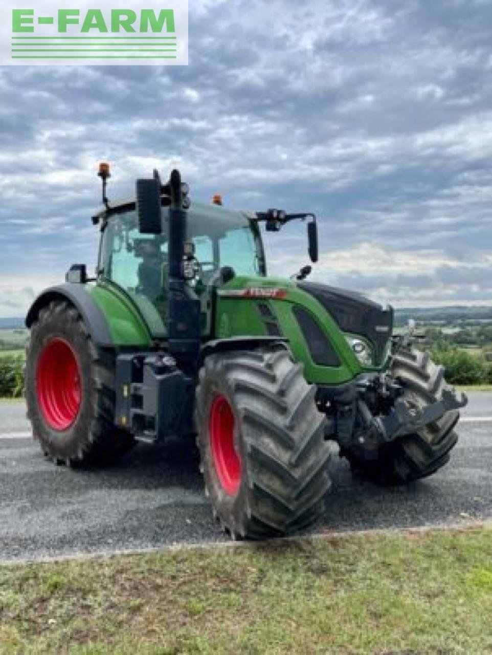 Traktor a típus Fendt 724 vario profi plus, Gebrauchtmaschine ekkor: MONFERRAN (Kép 6)