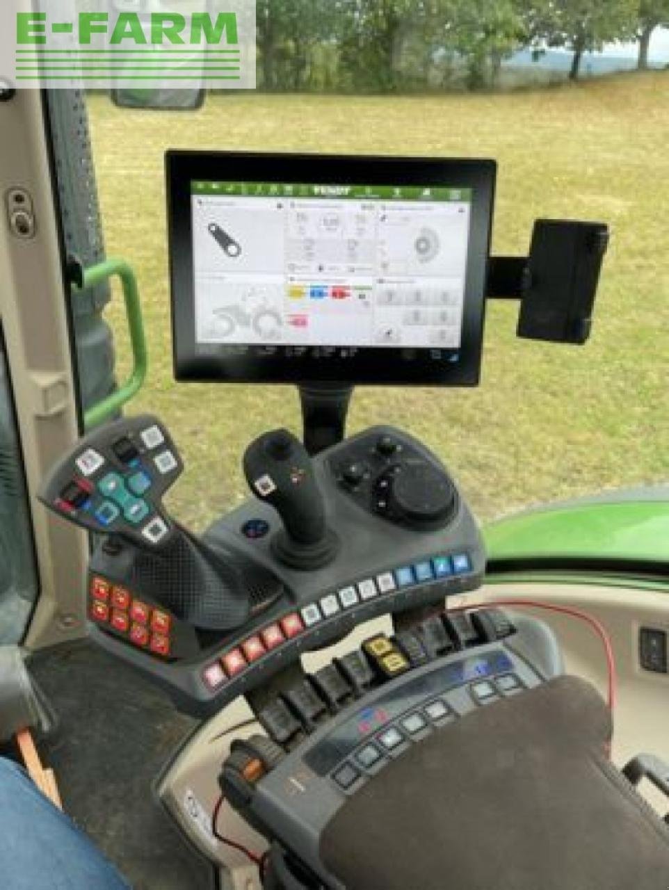 Traktor του τύπου Fendt 724 vario profi plus, Gebrauchtmaschine σε MONFERRAN (Φωτογραφία 8)